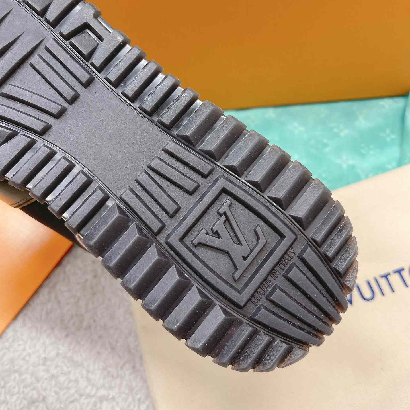 Louis Vuitton Run Away Sneaker   (upon uk size)  1AAP4P - DopestKickz