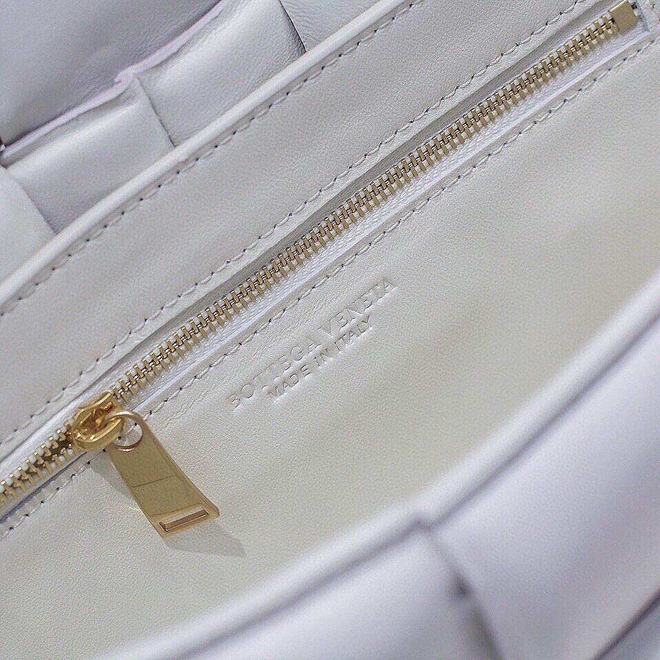 Bottega Veneta Chain Cassette - DopestKickz