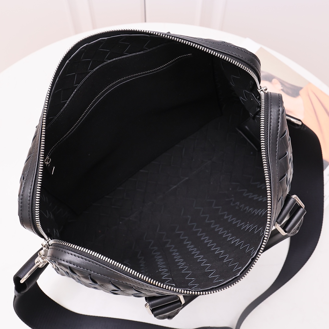 Bottega Veneta Slim Intrecciato Briefcase - DopestKickz