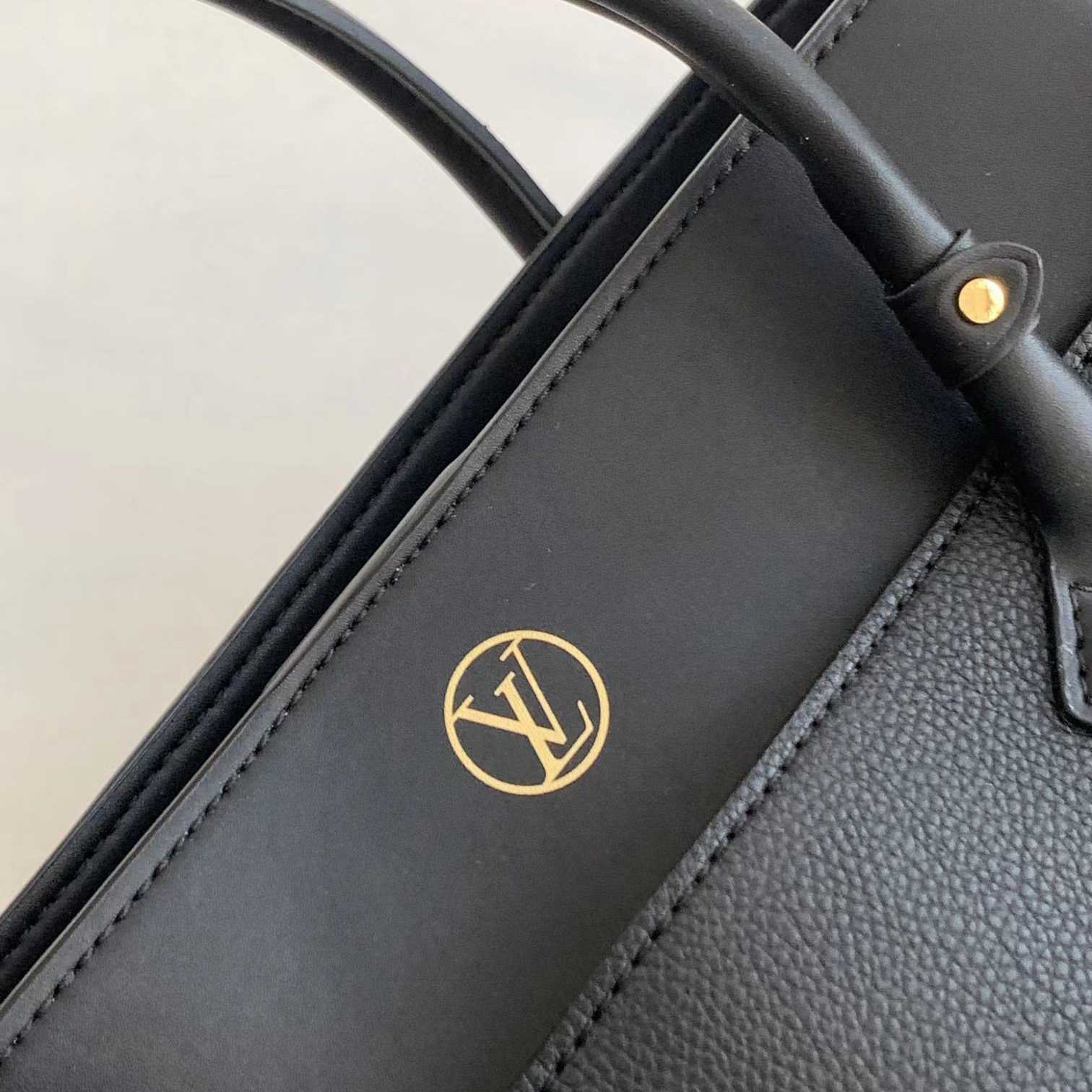 Louis Vuitton On My Side MM   M53826 - DopestKickz
