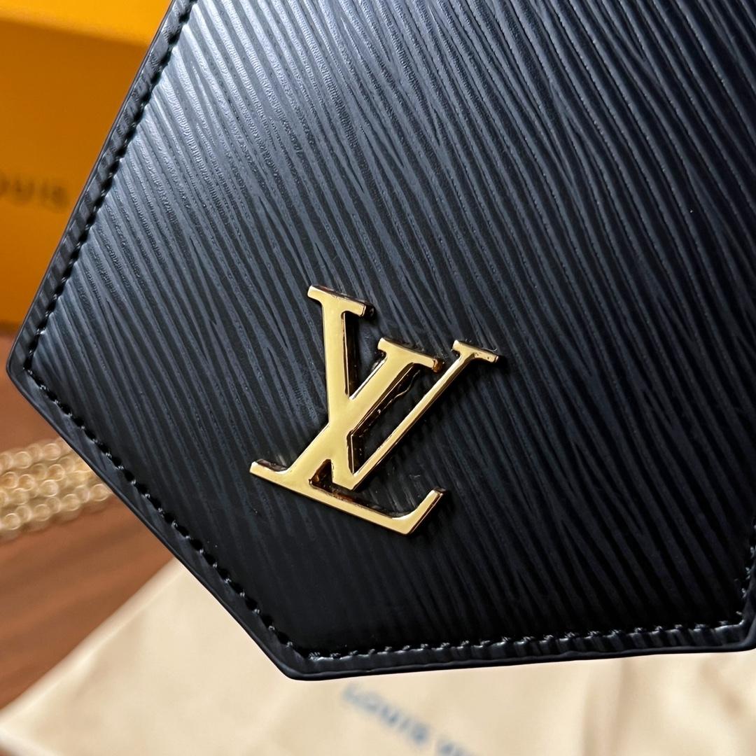 Louis Vuitton Key Bell XL   M22368 - DopestKickz