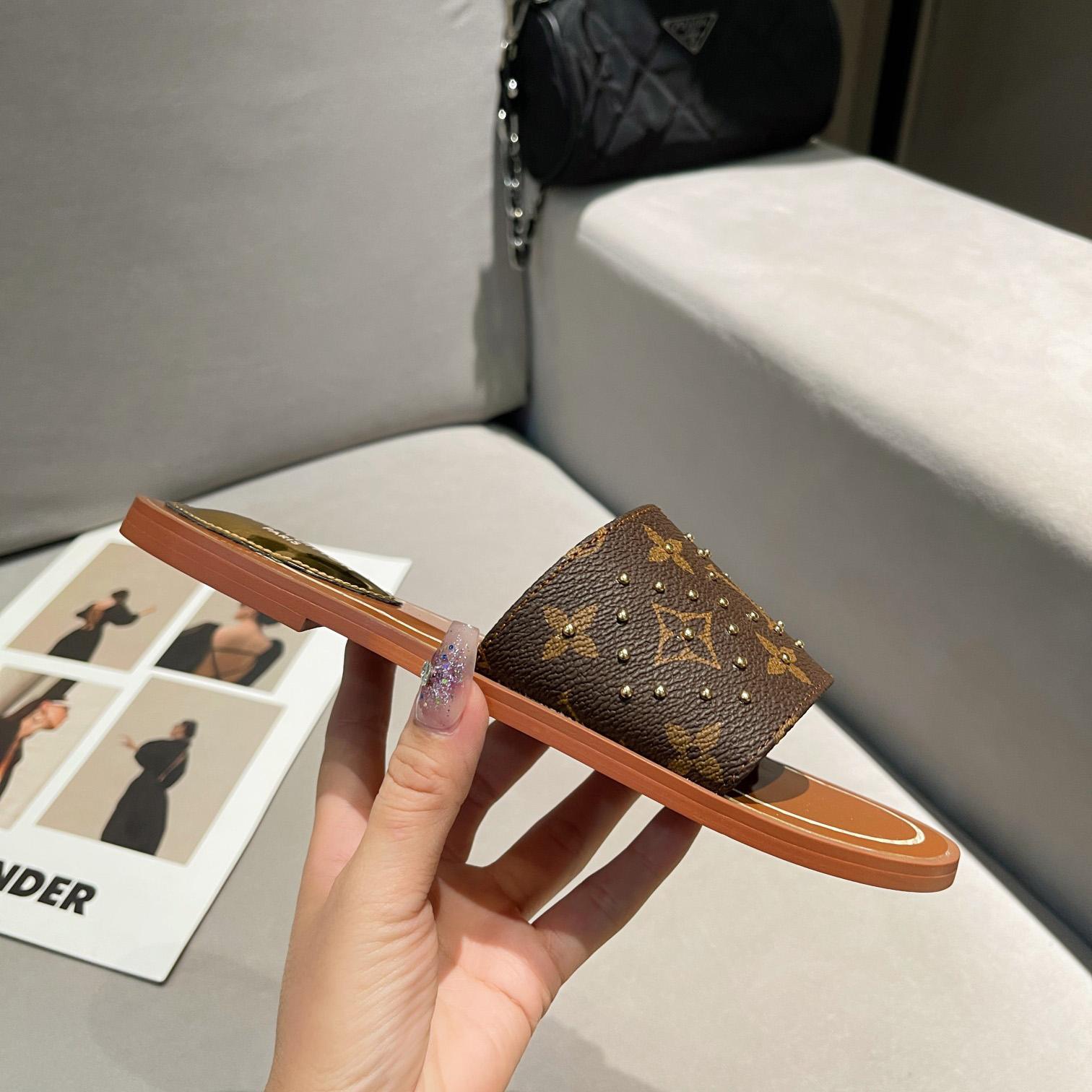 Louis Vuitton Lock It Flat Mule       1AAZYR - DopestKickz