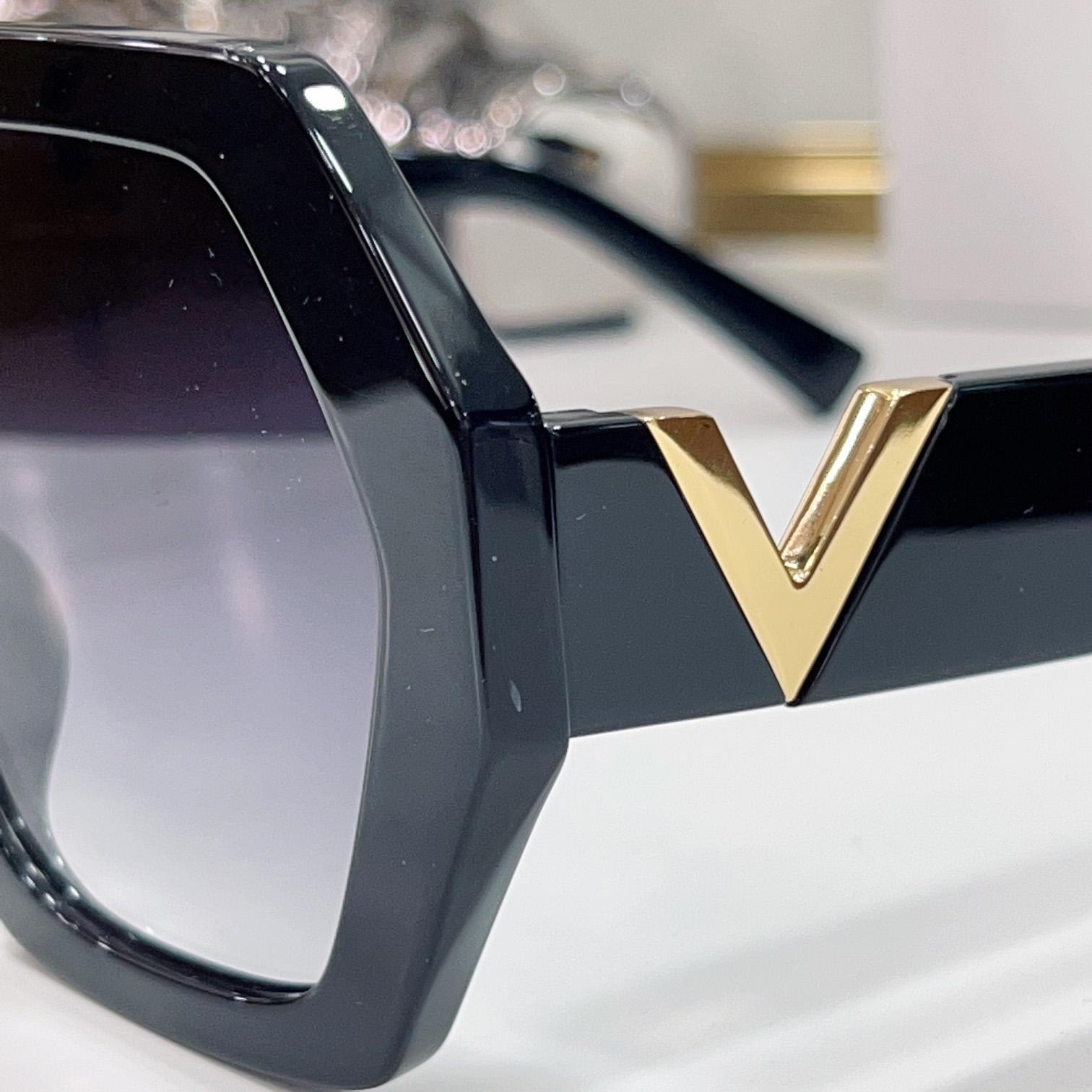 Valenti  VLOGO Hexagonal Oversized-frame Sunglasses  VA4053 - DopestKickz