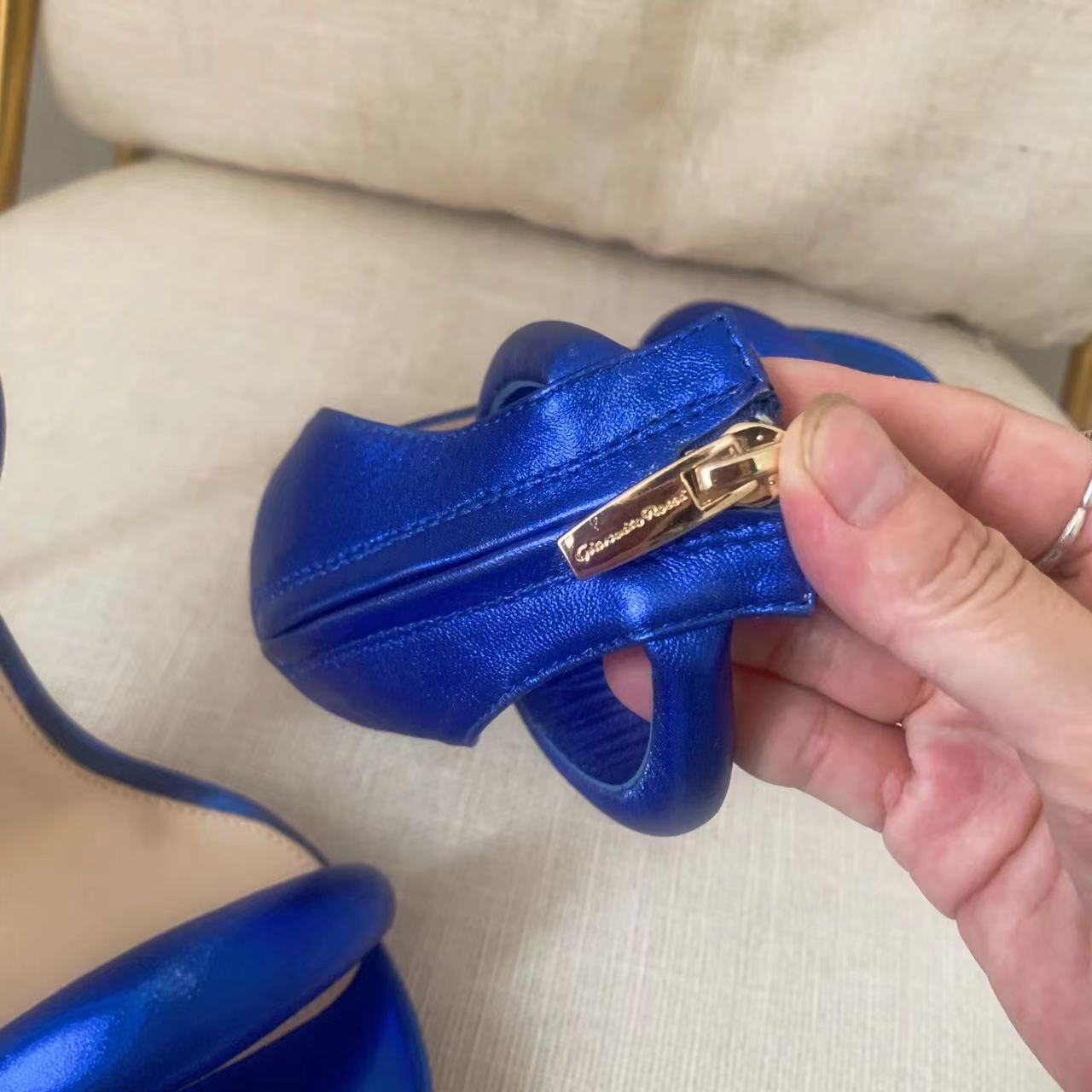 Gianvito Rossi Leather Bijoux Sandals - DopestKickz
