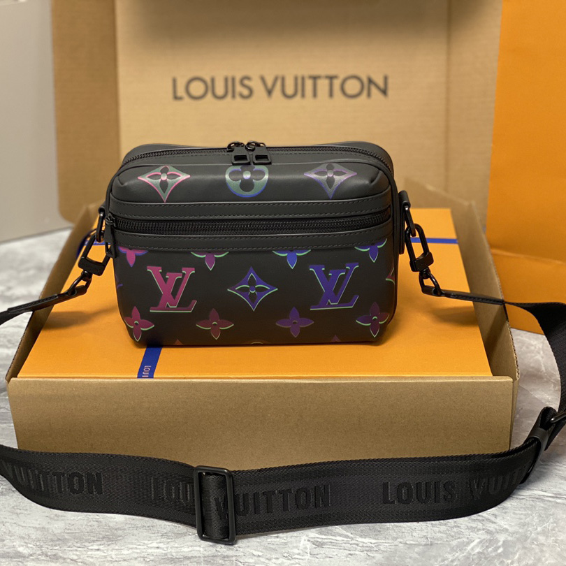  Louis Vuitton Comet Messenger PM Other Leathers(21.5-14-7.5cm)    M22495 - DopestKickz