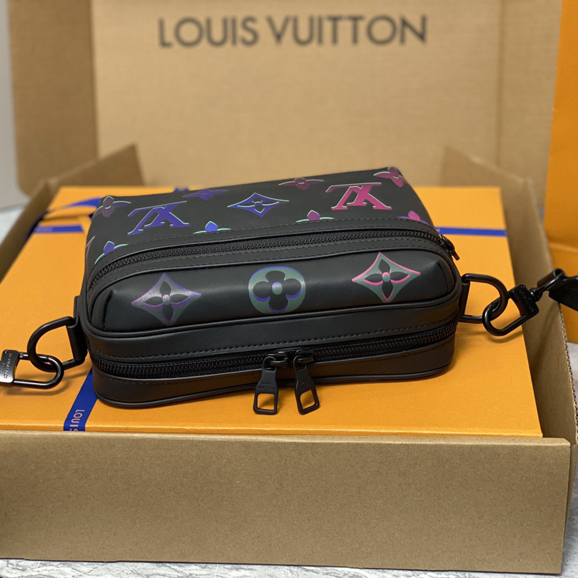  Louis Vuitton Comet Messenger PM Other Leathers(21.5-14-7.5cm)    M22495 - DopestKickz
