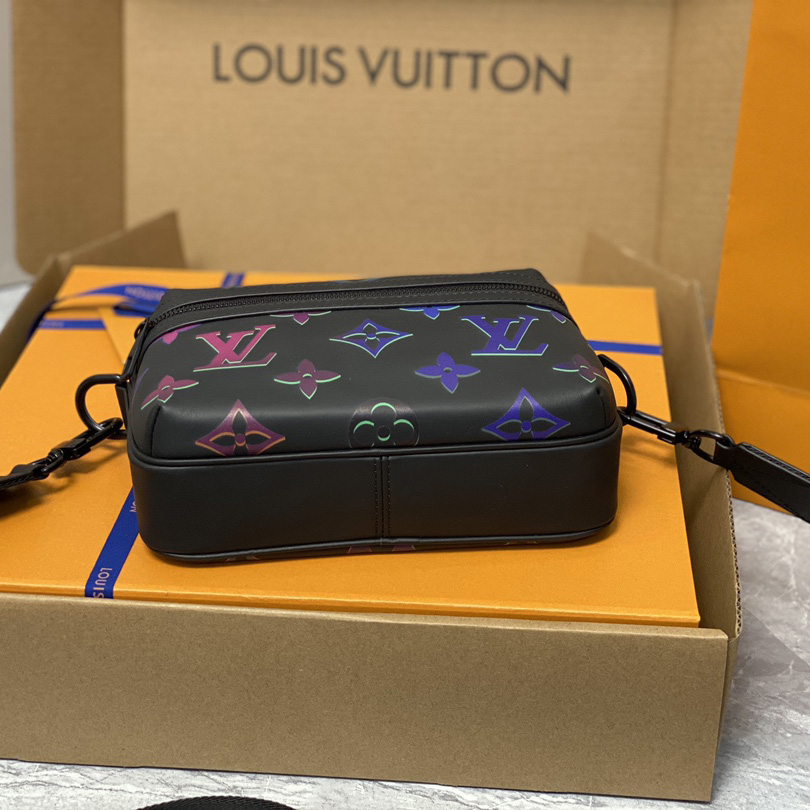  Louis Vuitton Comet Messenger PM Other Leathers(21.5-14-7.5cm)    M22495 - DopestKickz