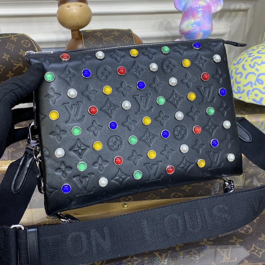 Louis Vuitton Coussin BB(26 x 20 x 12cm) M22429 - DopestKickz
