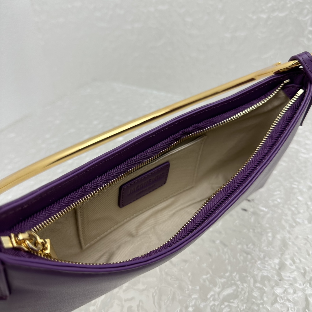Jacquemus Le Bisou Mousqueton Carabiner Strap Shoulder Bag - DopestKickz