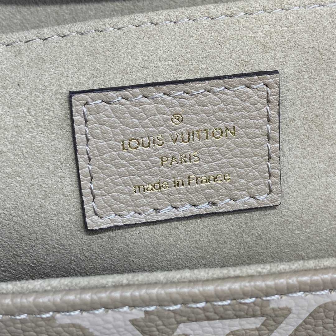Louis Vuitton Favorite(24 x 14 x 9cm)    M45836 - DopestKickz