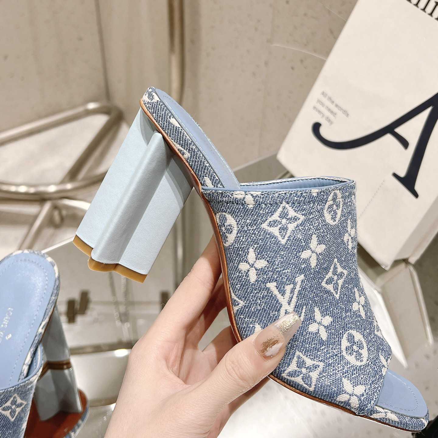 Louis Vuitton Silhouette Mule   1AAZUG - DopestKickz