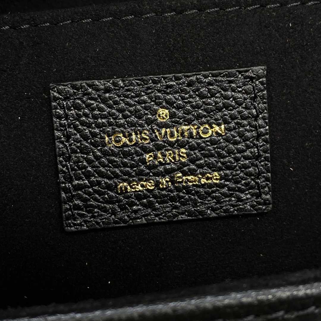 Louis Vuitton Favorite(24 x 14 x 9cm)    M45813 - DopestKickz