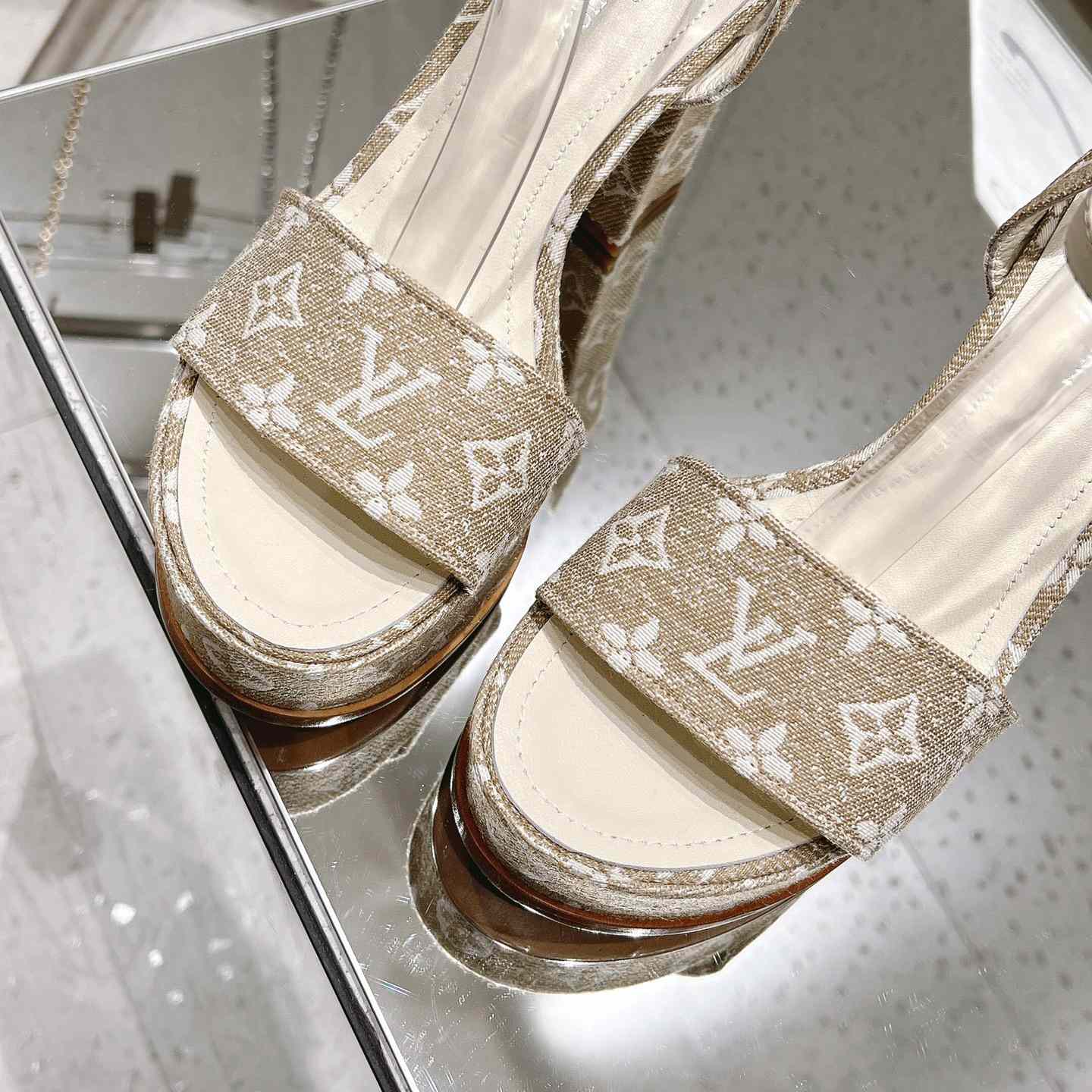 Louis Vuitton Fame Platform Sandal   1AAZCF - DopestKickz