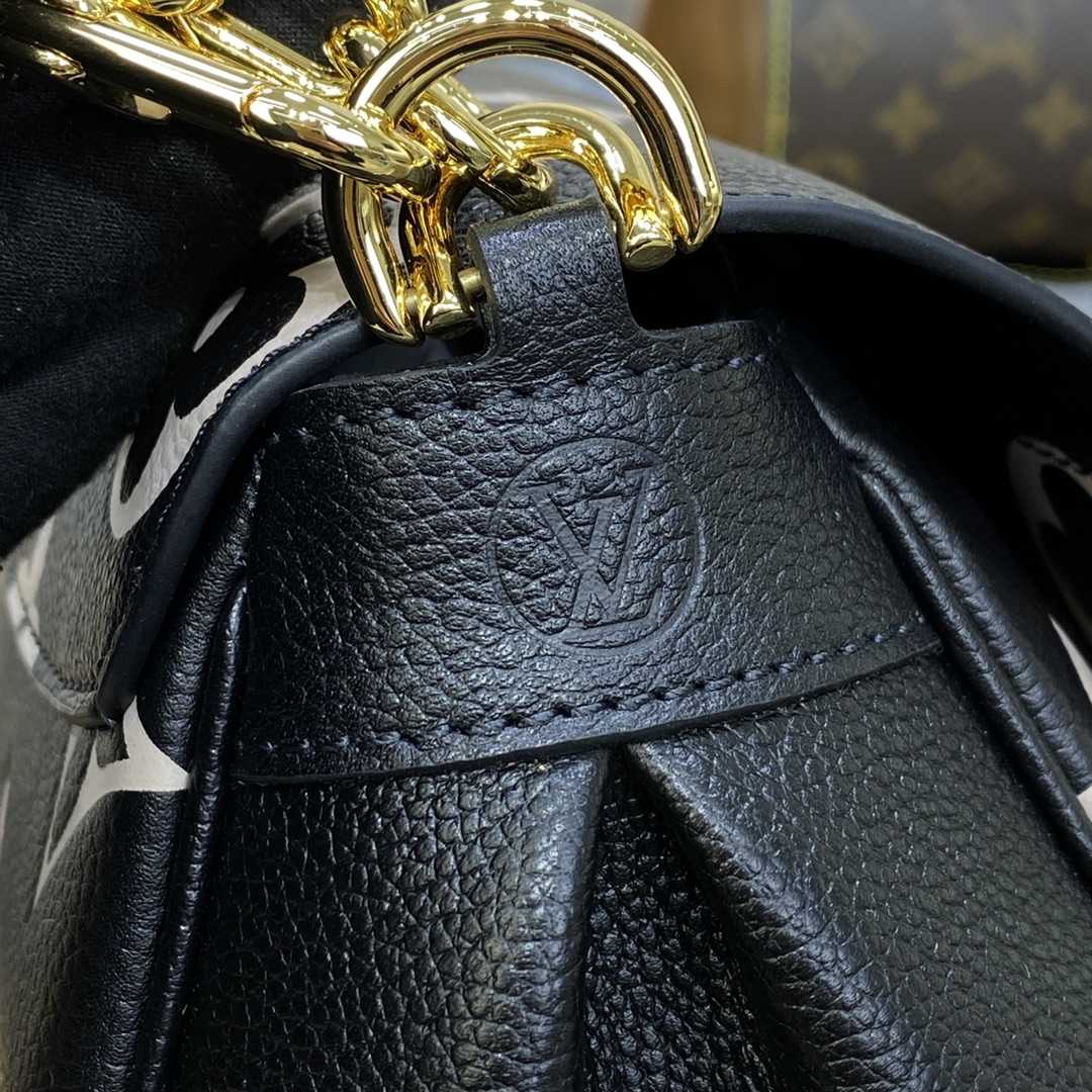 Louis Vuitton Favorite(24 x 14 x 9cm)    M45859 - DopestKickz