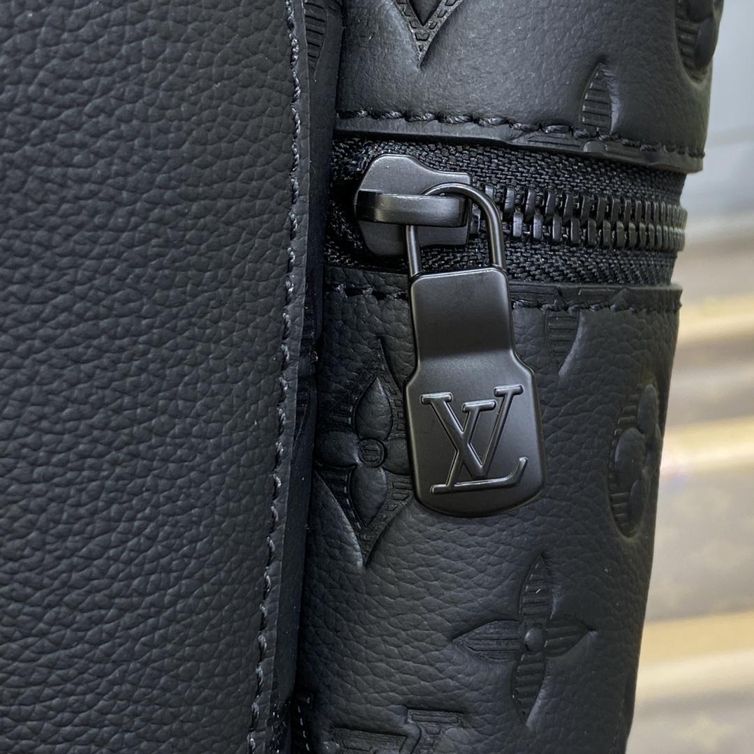 Louis Vuitton Discovery Backpack (29*38*20cm)    M46553 - DopestKickz