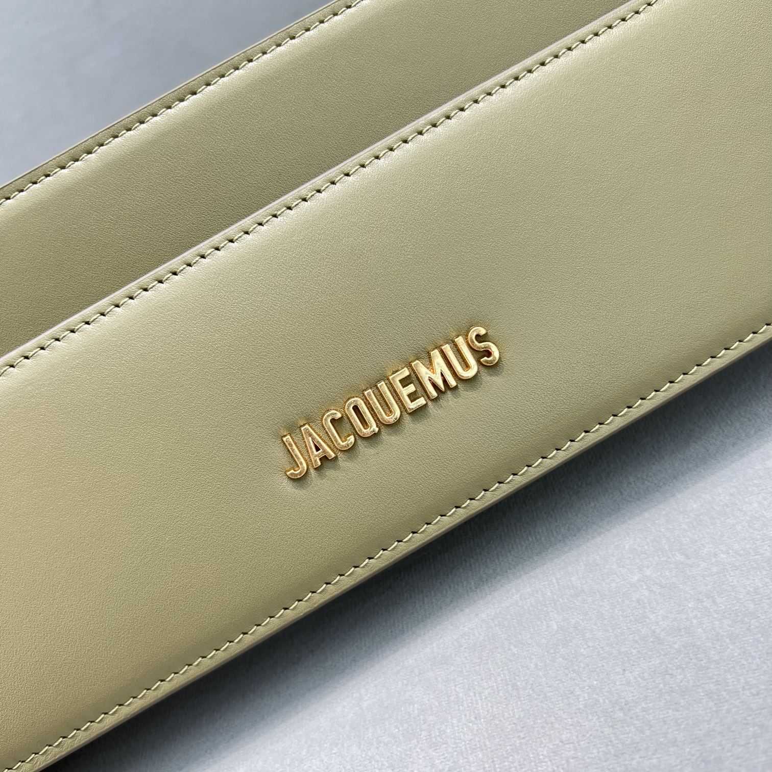 Jacquemus Le Ciuciu Leather Shoulder Bag (30x10.5x4.5cm) - DopestKickz