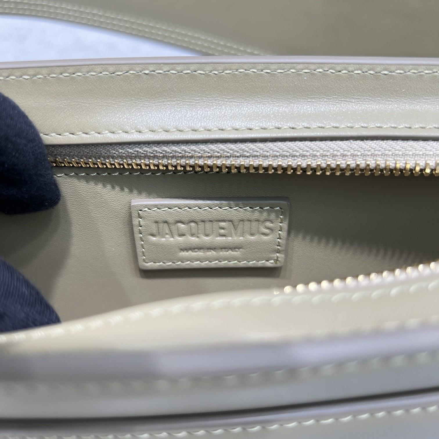 Jacquemus Le Ciuciu Leather Shoulder Bag (30x10.5x4.5cm) - DopestKickz