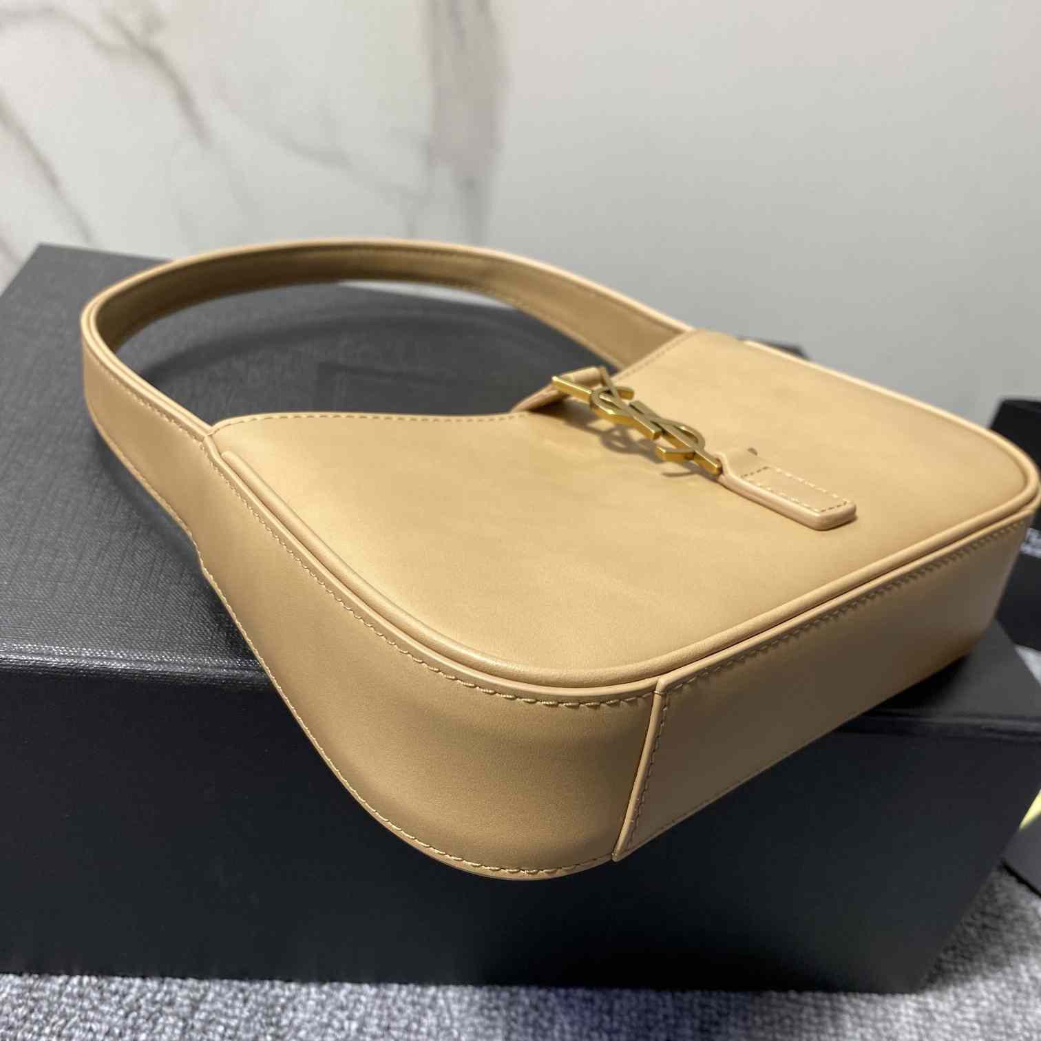 Saint Laurent Le 5 À 7 In Smooth Leather - DopestKickz