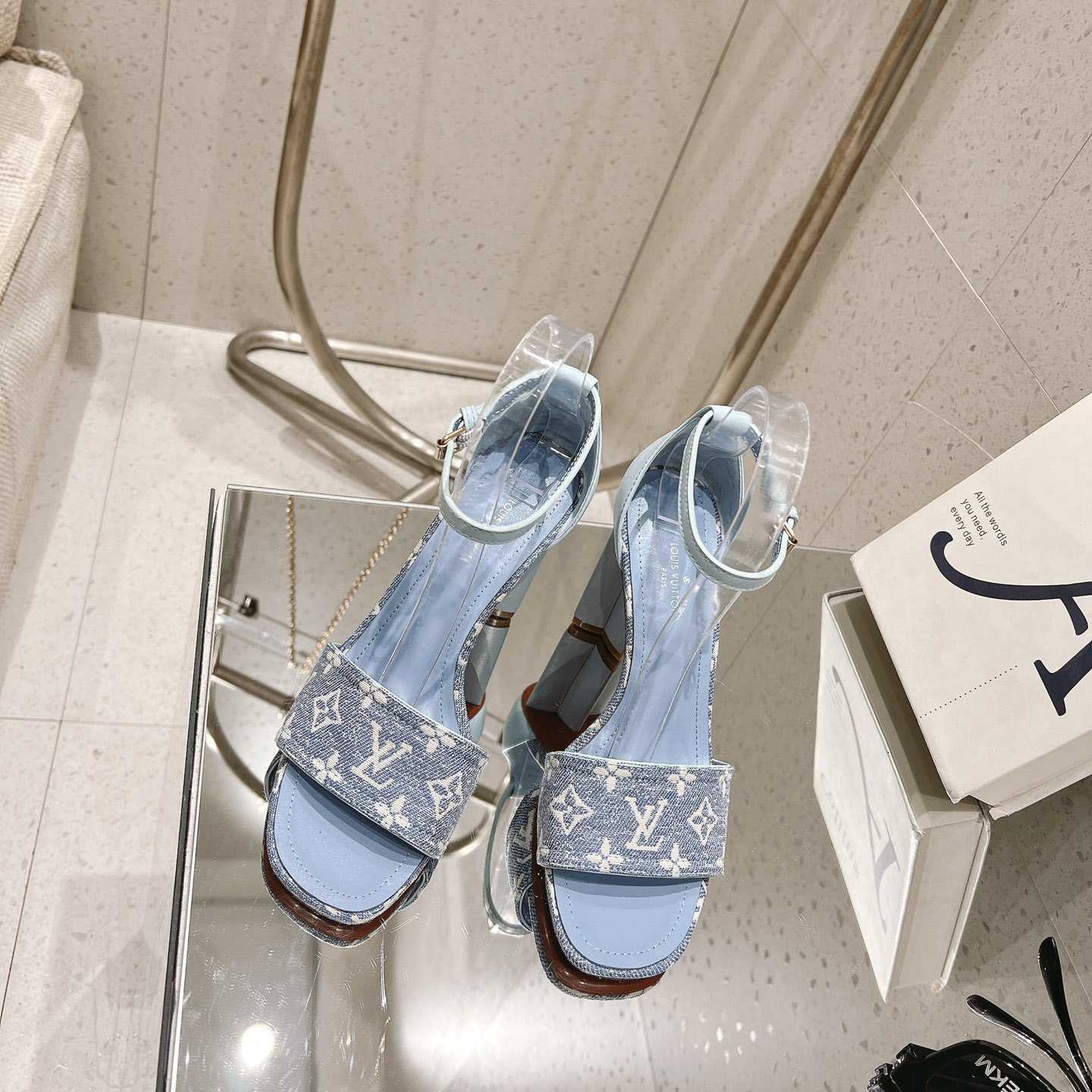 Louis Vuitton Silhouette Sandal   1AAZT8 - DopestKickz