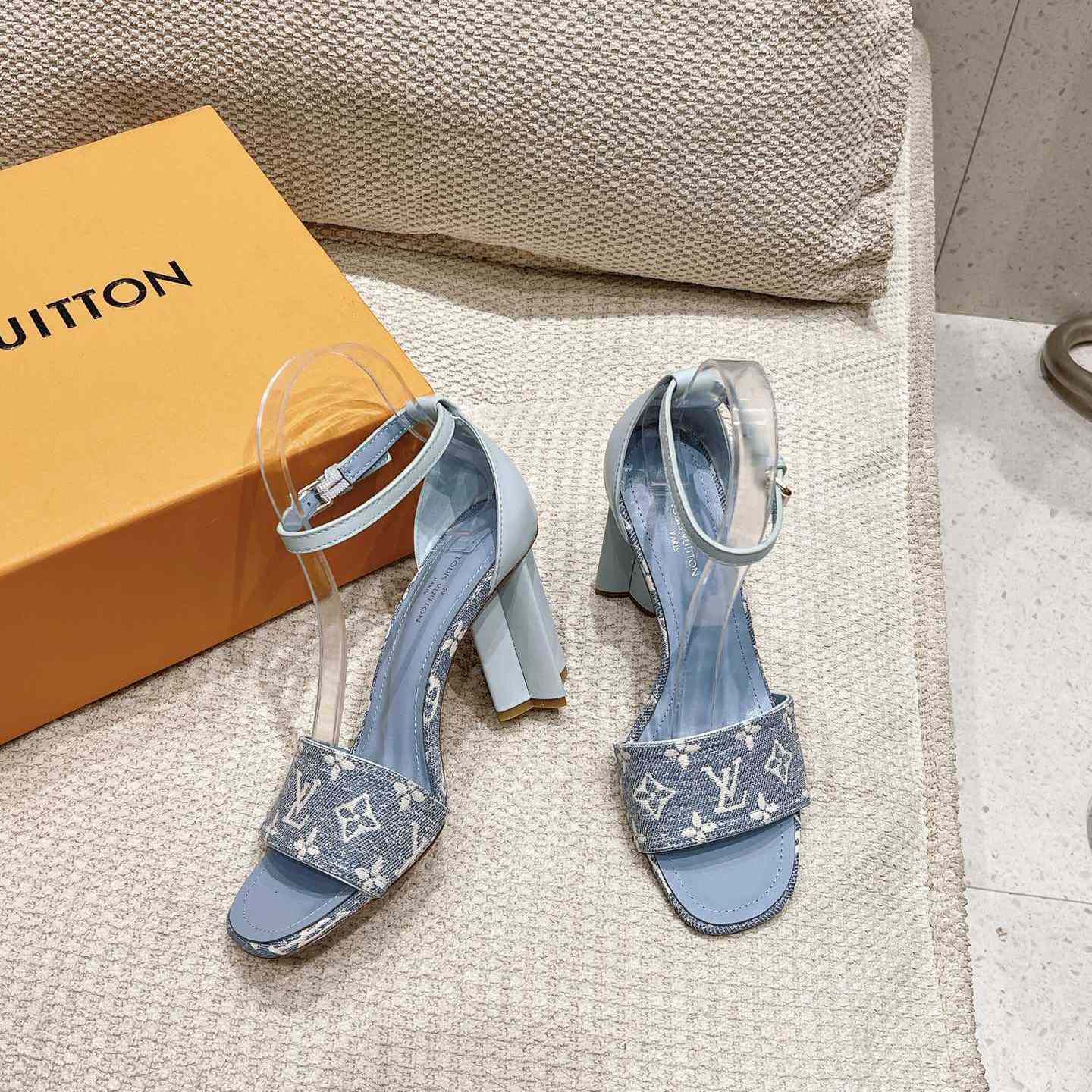 Louis Vuitton Silhouette Sandal   1AAZT8 - DopestKickz