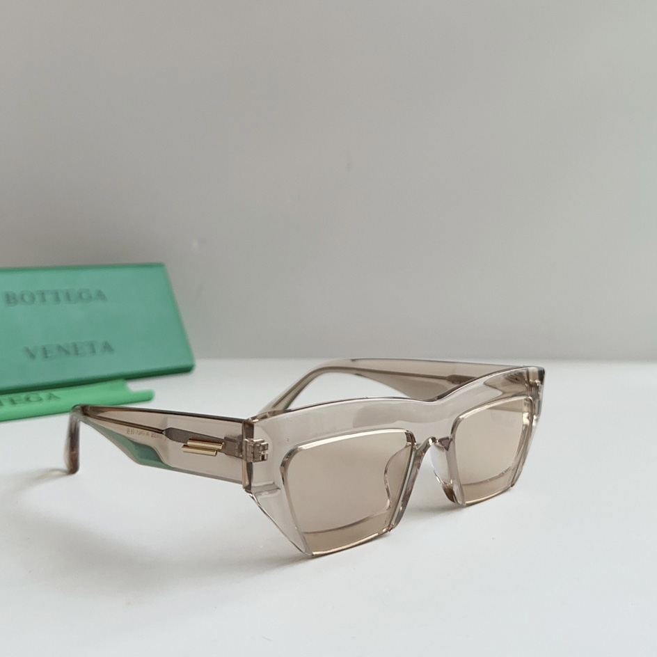 Bottega Veneta Cat-eye frame Sunglasses - DopestKickz
