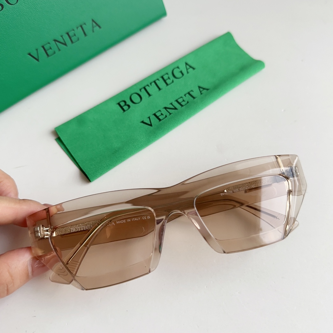 Bottega Veneta Cat-eye frame Sunglasses - DopestKickz