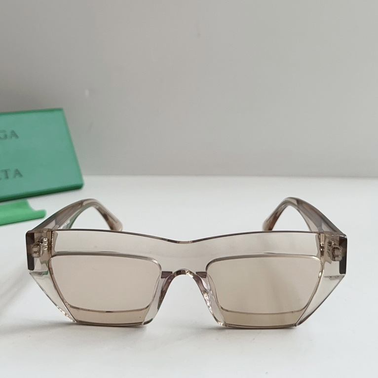 Bottega Veneta Cat-eye frame Sunglasses - DopestKickz