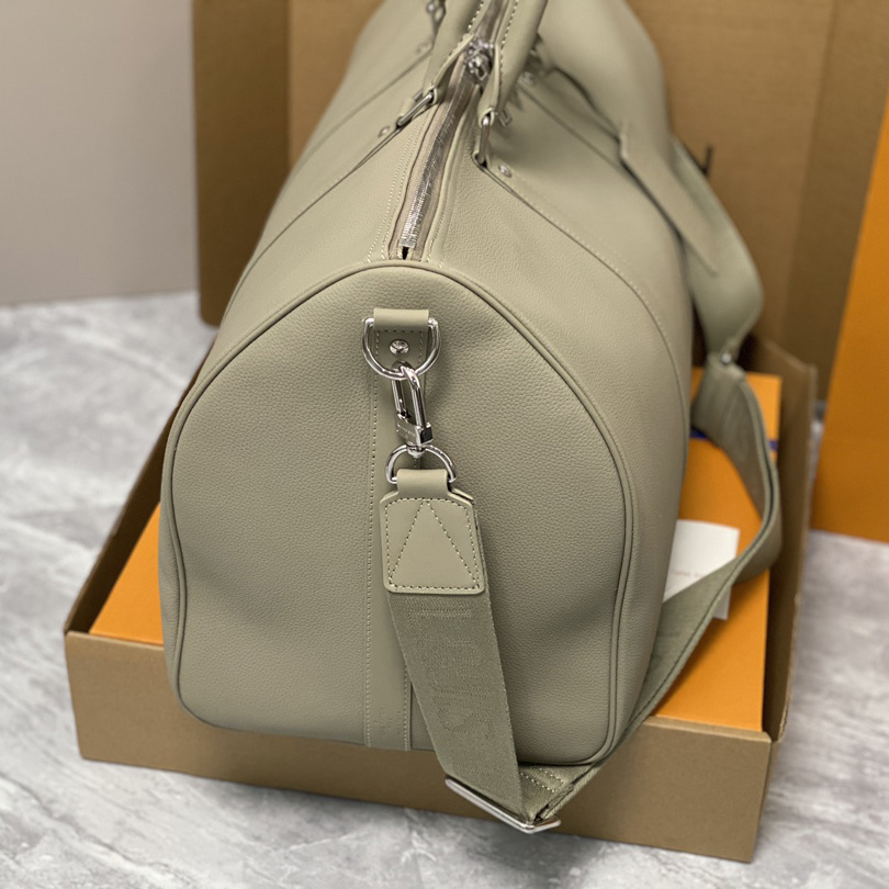 Louis Vuitton Keepall Bandoulière 50   (50 x 29 x 23 cm) M22609 - DopestKickz