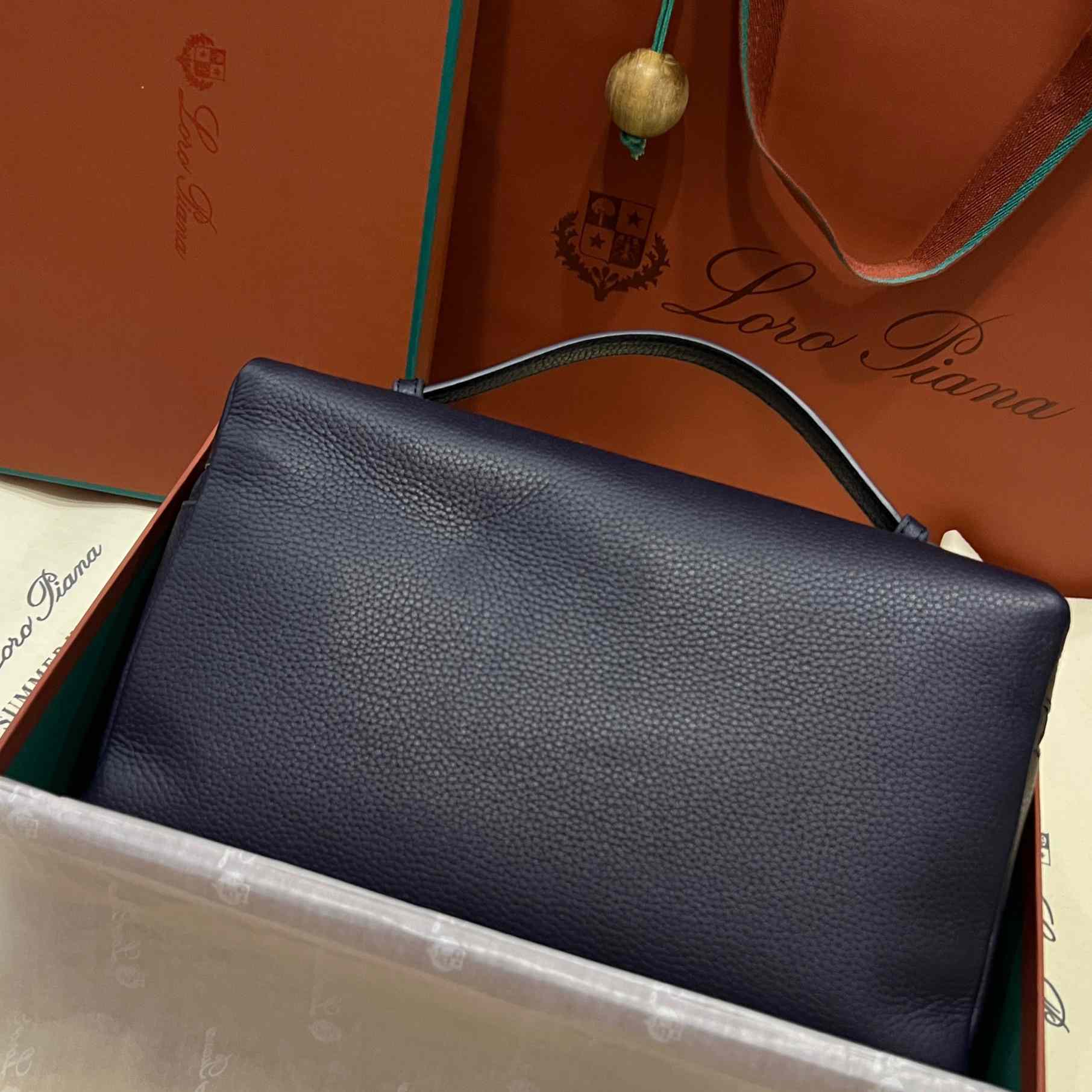 Loro Piana Extra Pocket Pouch L27 - DopestKickz