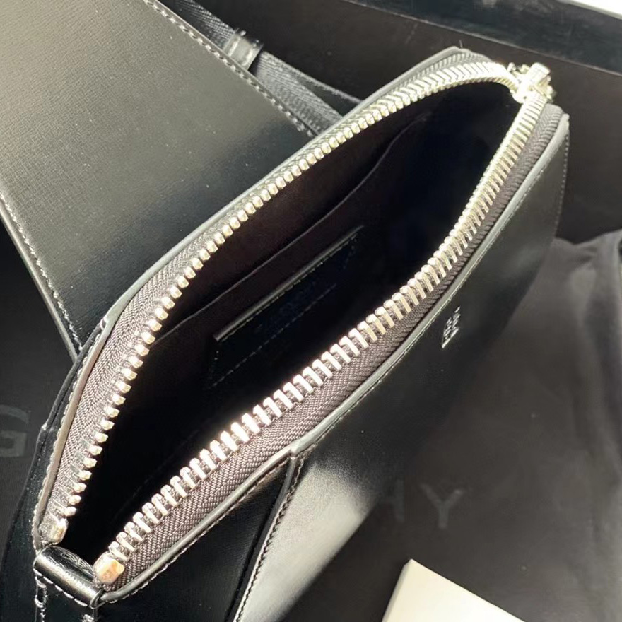Givenchy Antigona Leather Messenger Bag (25-20-16cm) - DopestKickz