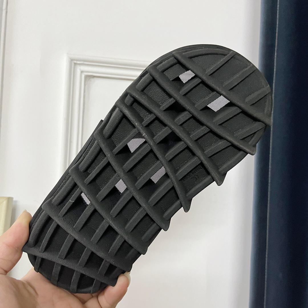 Burberry Bucklow logo slides - DopestKickz