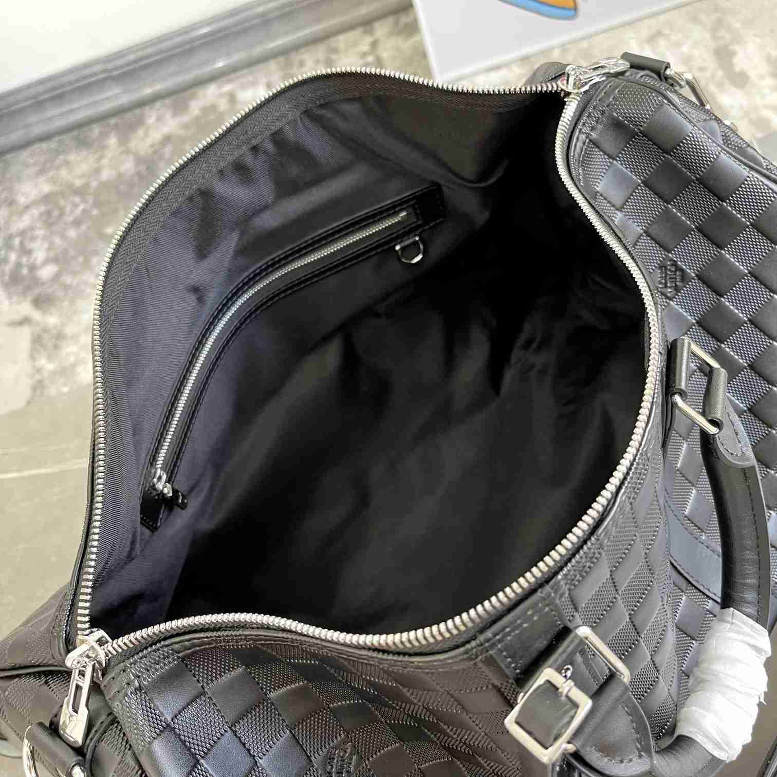 Louis Vuitton Keepall Bandoulière 50 Black    N41145 - DopestKickz