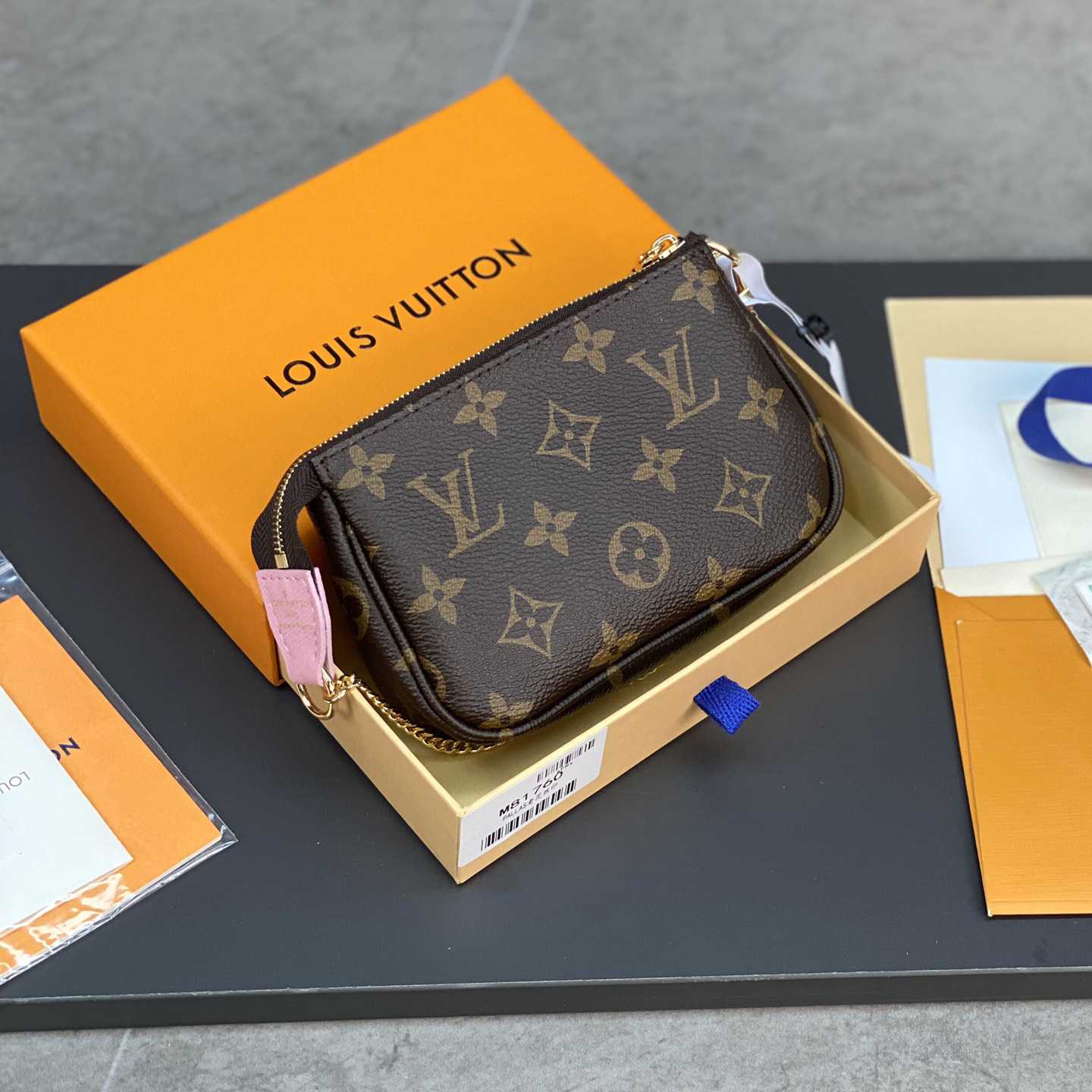 Louis Vuitton Mini Pochette Accessoires (15.5*10.5*4cm)  M81760 - DopestKickz