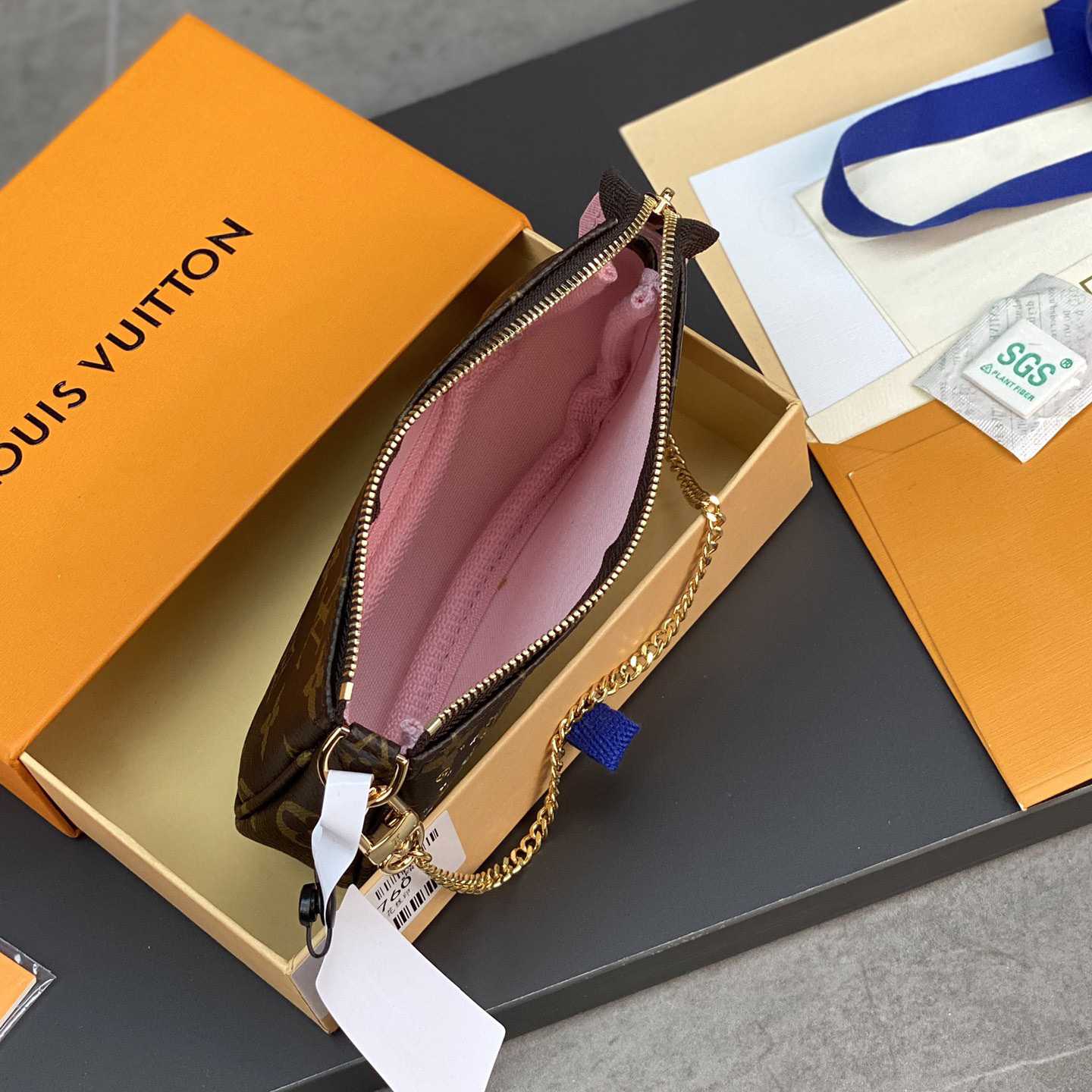 Louis Vuitton Mini Pochette Accessoires (15.5*10.5*4cm)  M81760 - DopestKickz