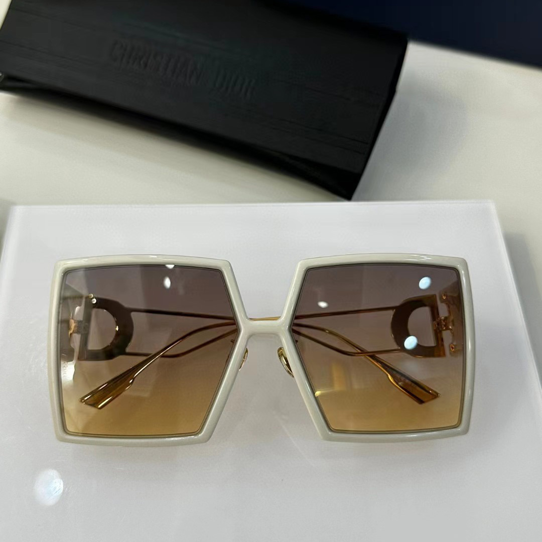 Dior 30Montaigne SU Sunglasses  - DopestKickz