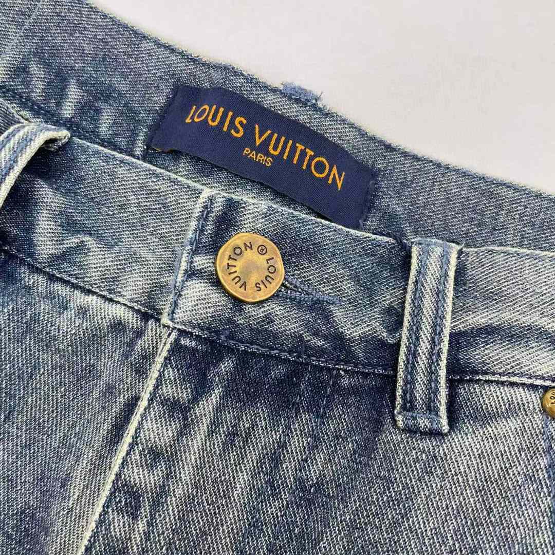 Louis Vuitton Denim Carpenter Shorts    1ABJ7D - DopestKickz