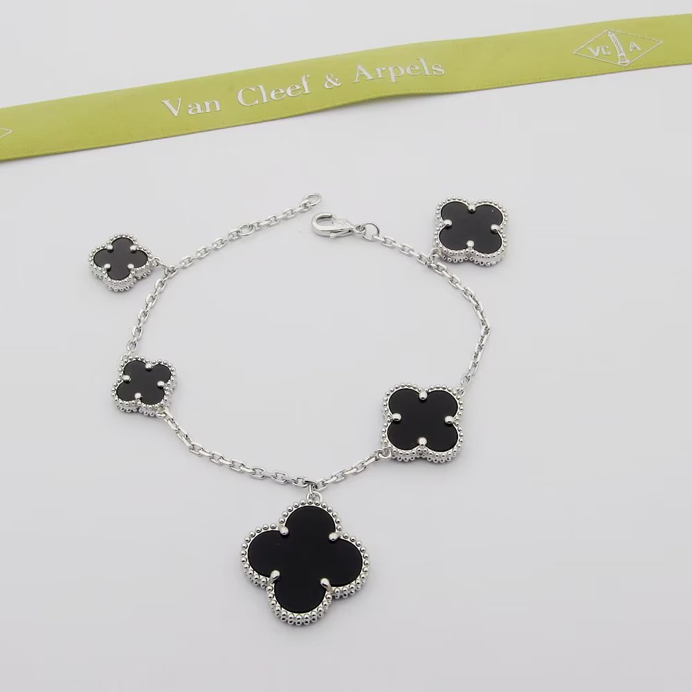 Van Cleef & Arpels Bracelet - DopestKickz