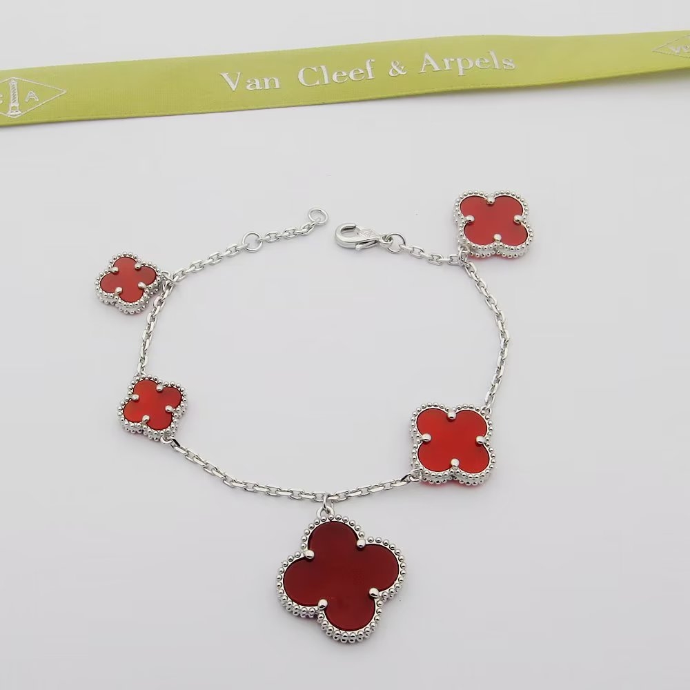 Van Cleef & Arpels Bracelet - DopestKickz