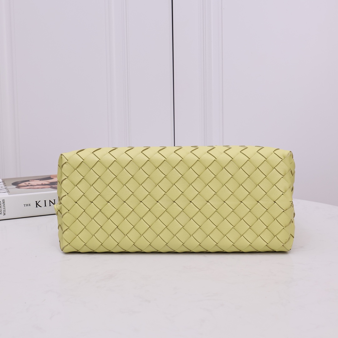 Bottega Veneta Medium Andiamo - DopestKickz