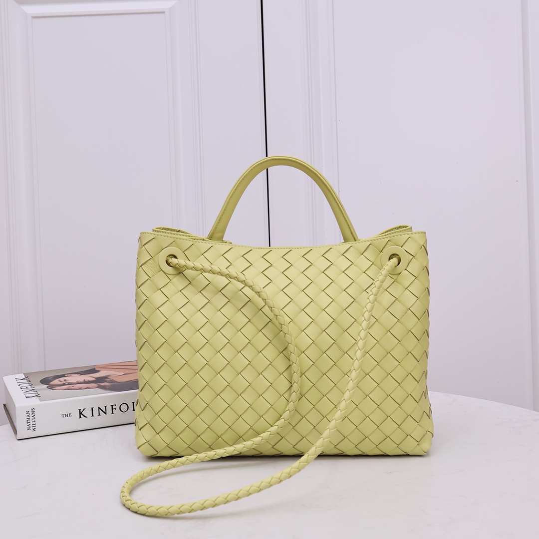 Bottega Veneta Medium Andiamo - DopestKickz