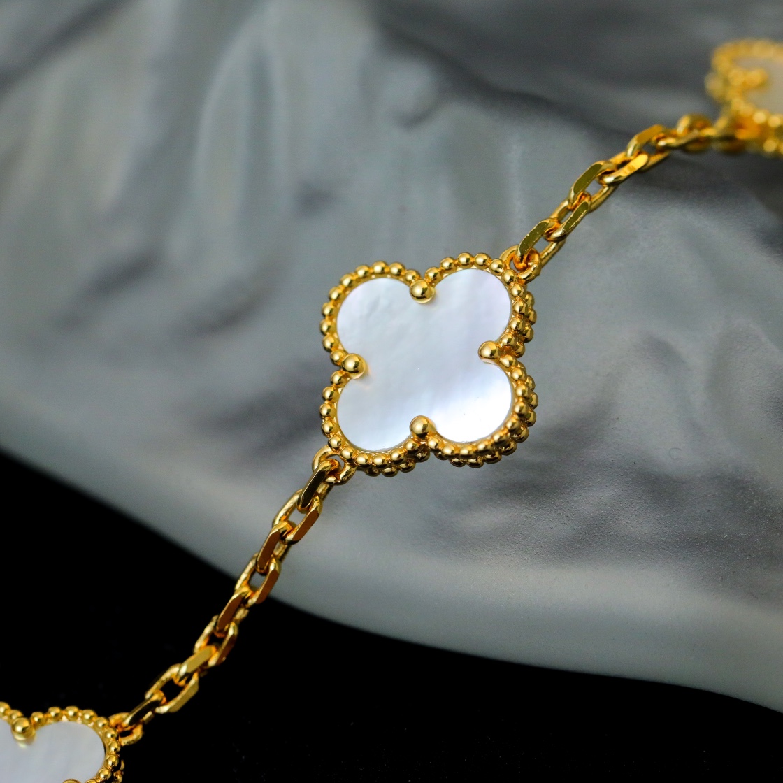 Van Cleef & Arpels Bracelet - DopestKickz