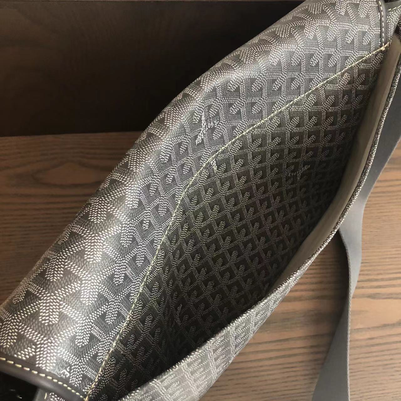 Goyard Capetien Messenger Bag  (35-25-13cm) - DopestKickz