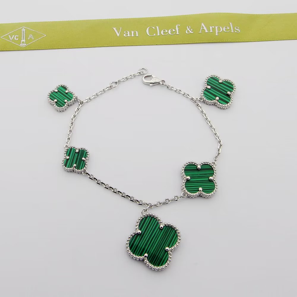 Van Cleef & Arpels Bracelet - DopestKickz