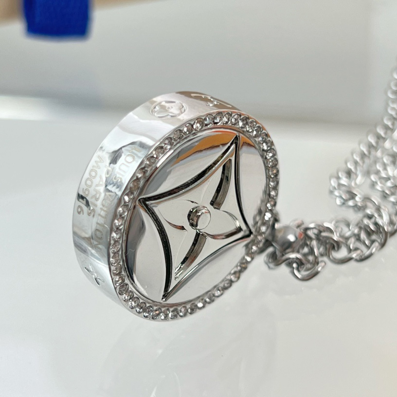 Louis Vuitton LV Twisted Flower Pendant  M00916 - DopestKickz