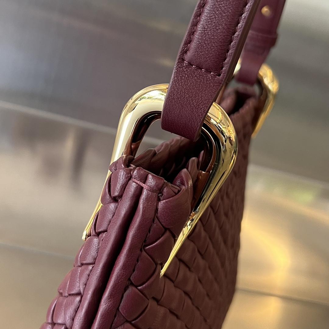 Bottega Veneta Small Clicker Shoulder Bag - DopestKickz