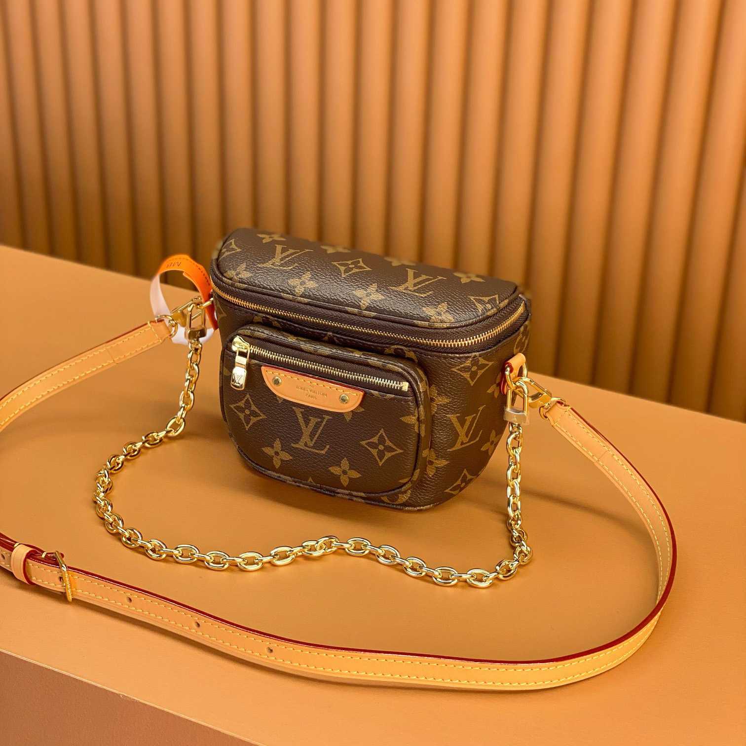 Louis Vuitton Mini Bumbag (17x12x9.5cm)      M82335 - DopestKickz