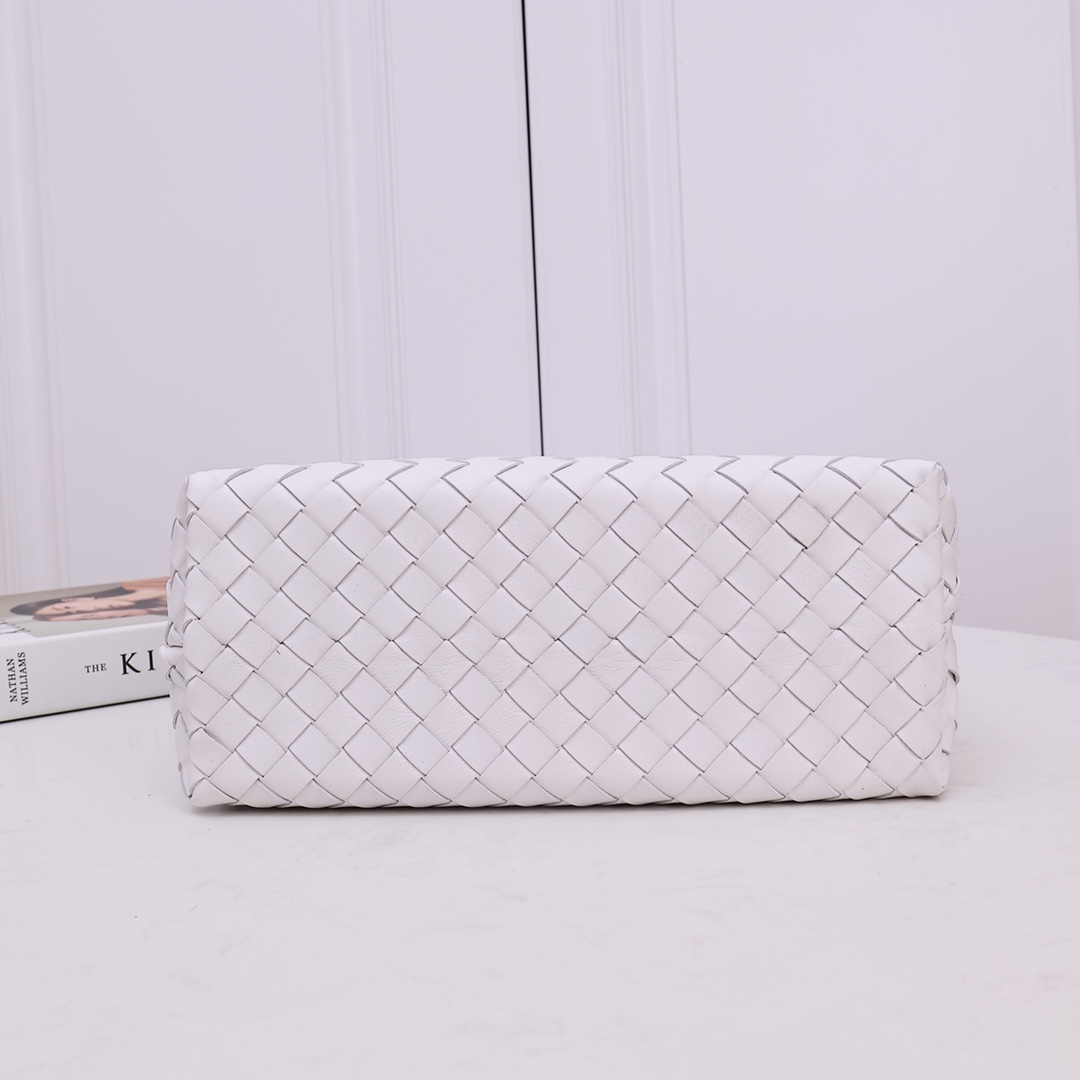 Bottega Veneta Medium Andiamo - DopestKickz