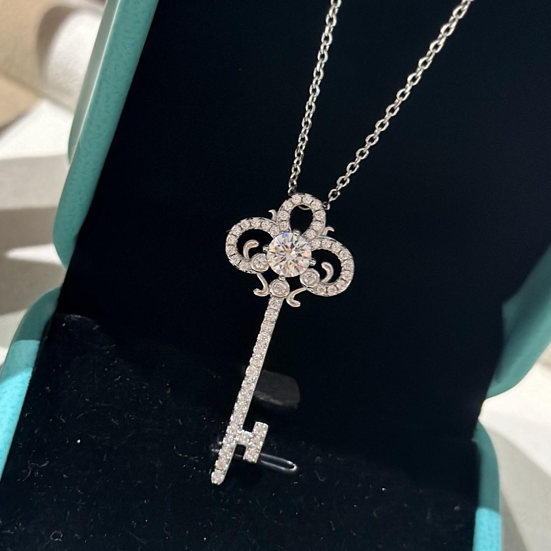 Tiffany&CO Fleur de Lis Key Pendant - DopestKickz