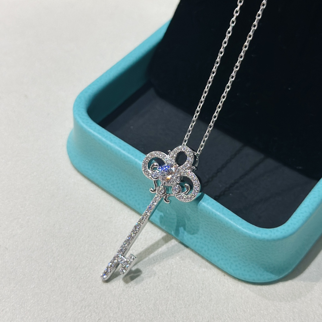 Tiffany&CO Fleur de Lis Key Pendant - DopestKickz