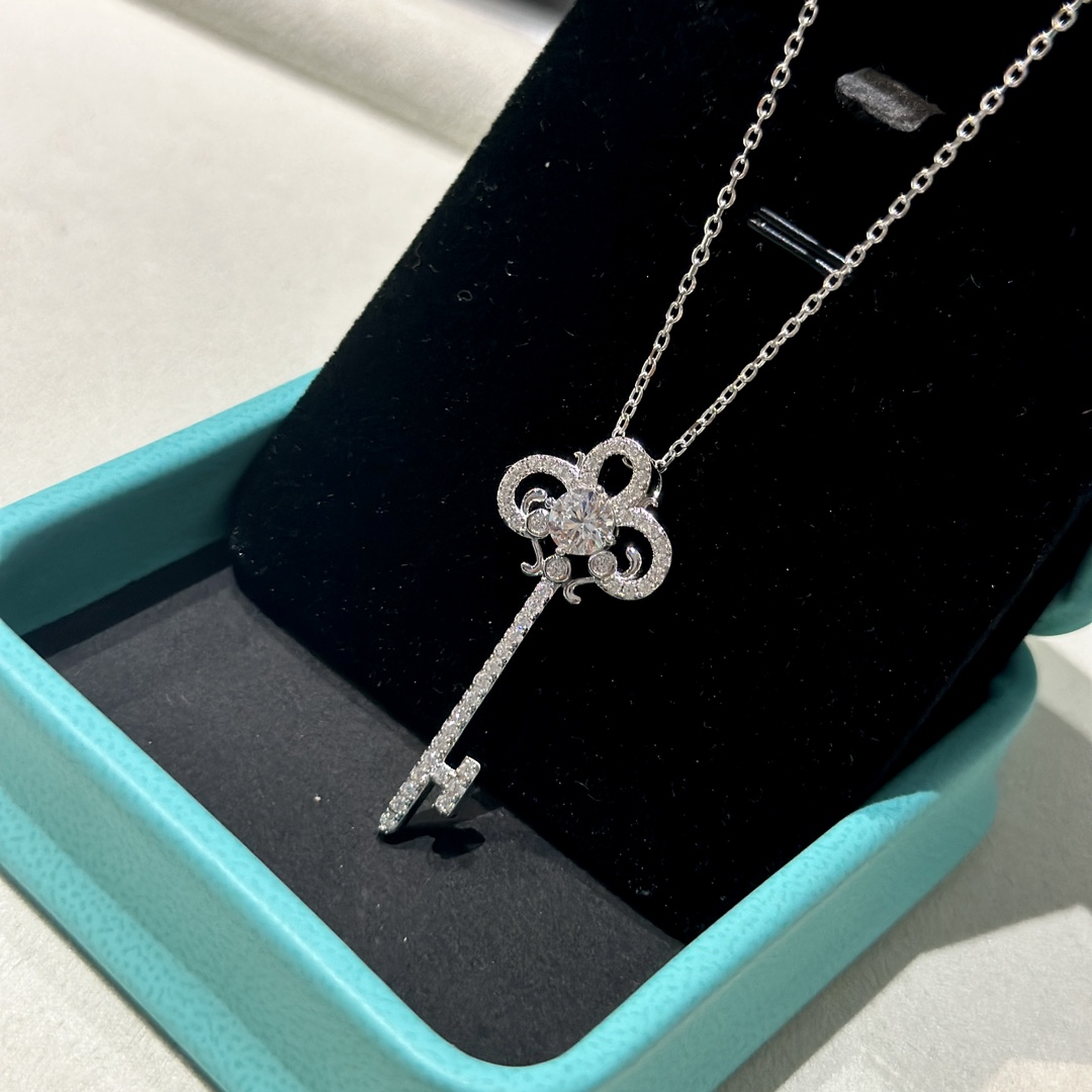 Tiffany&CO Fleur de Lis Key Pendant - DopestKickz